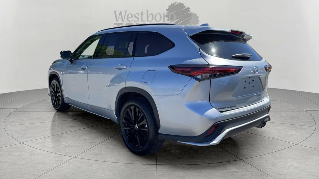 Used 2025 Silver Toyota XLE image 5