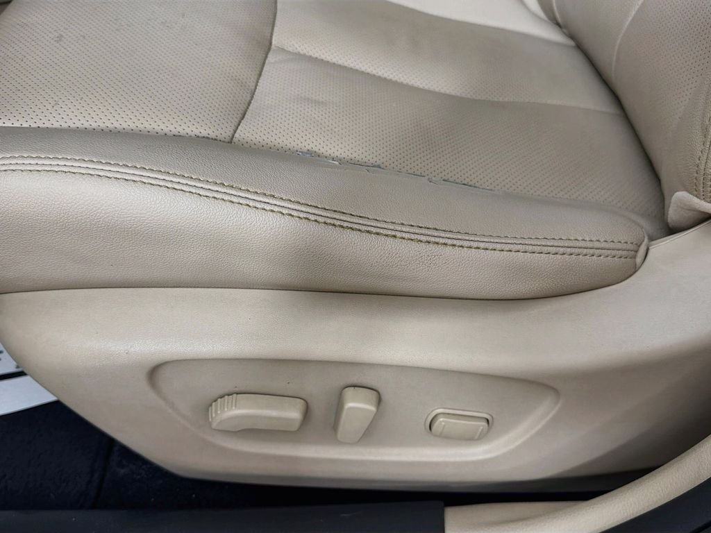 Used 2016 Pearl White Nissan SL image 20