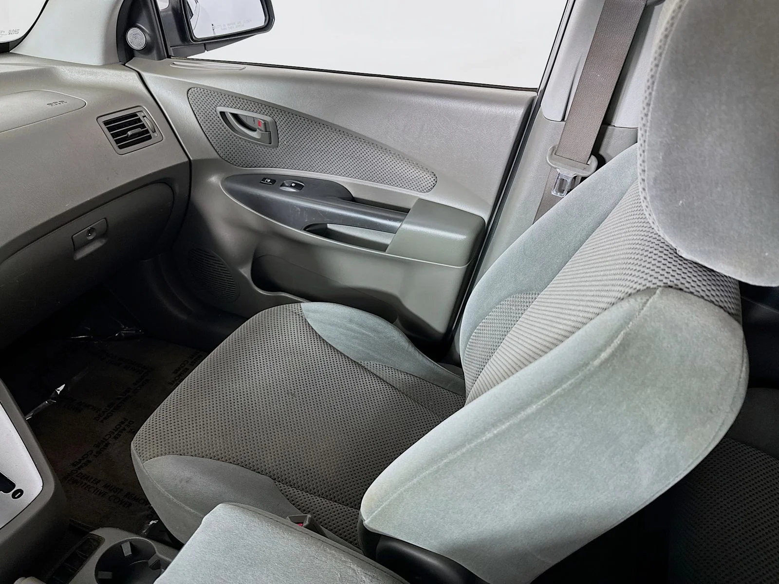 Used 2008 Silver Hyundai SE image 23