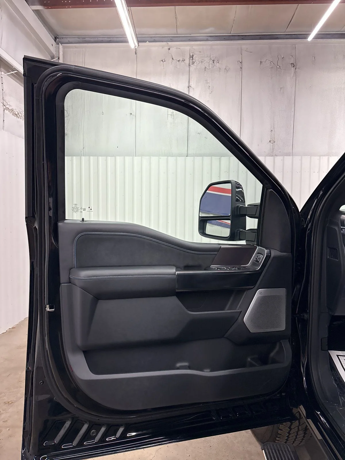 2026 Ford F-350 Super Duty Platinum - Photo 8