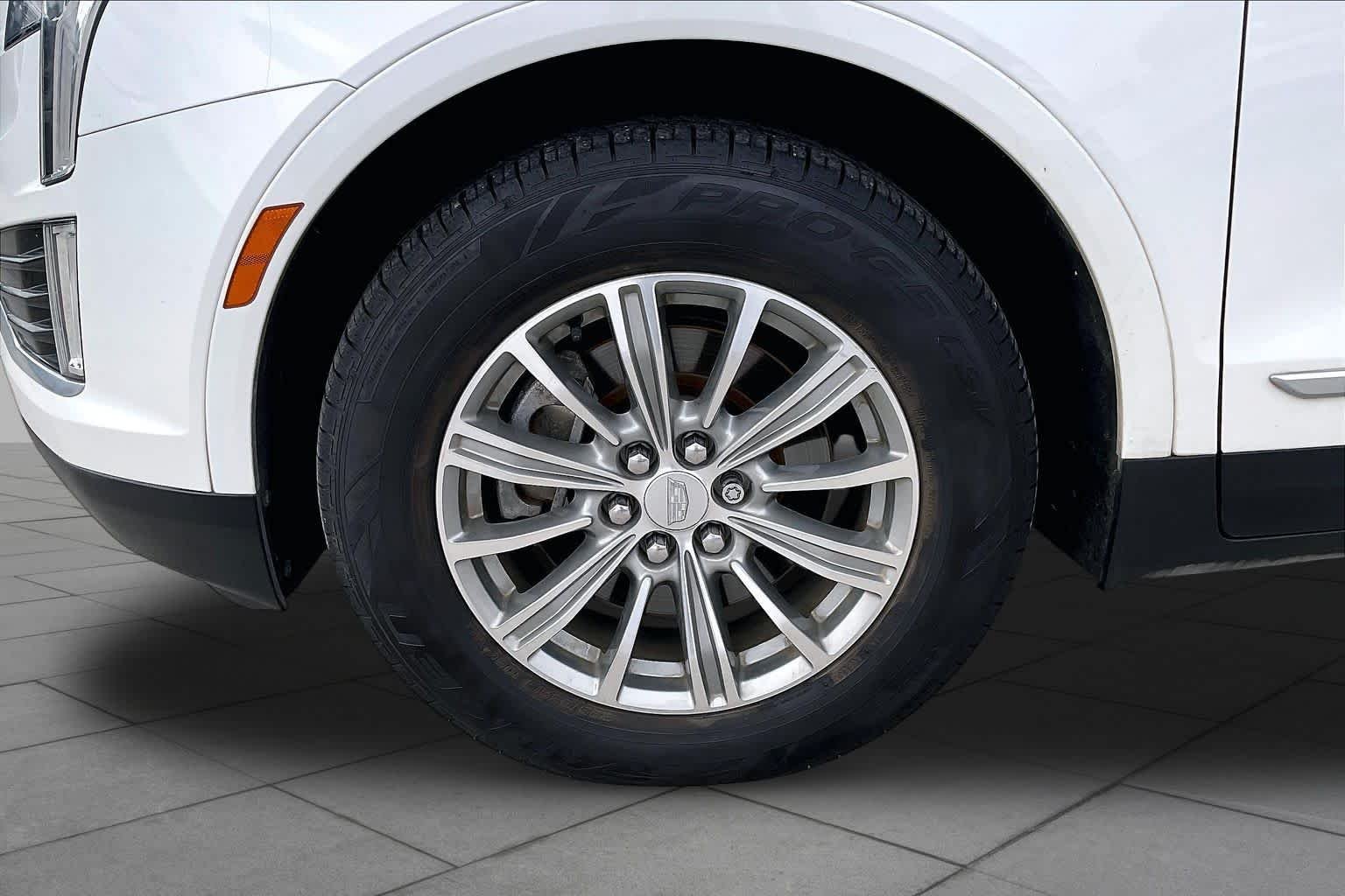Used 2018 Crystal White Tricoat Cadillac Luxury FWD image 11