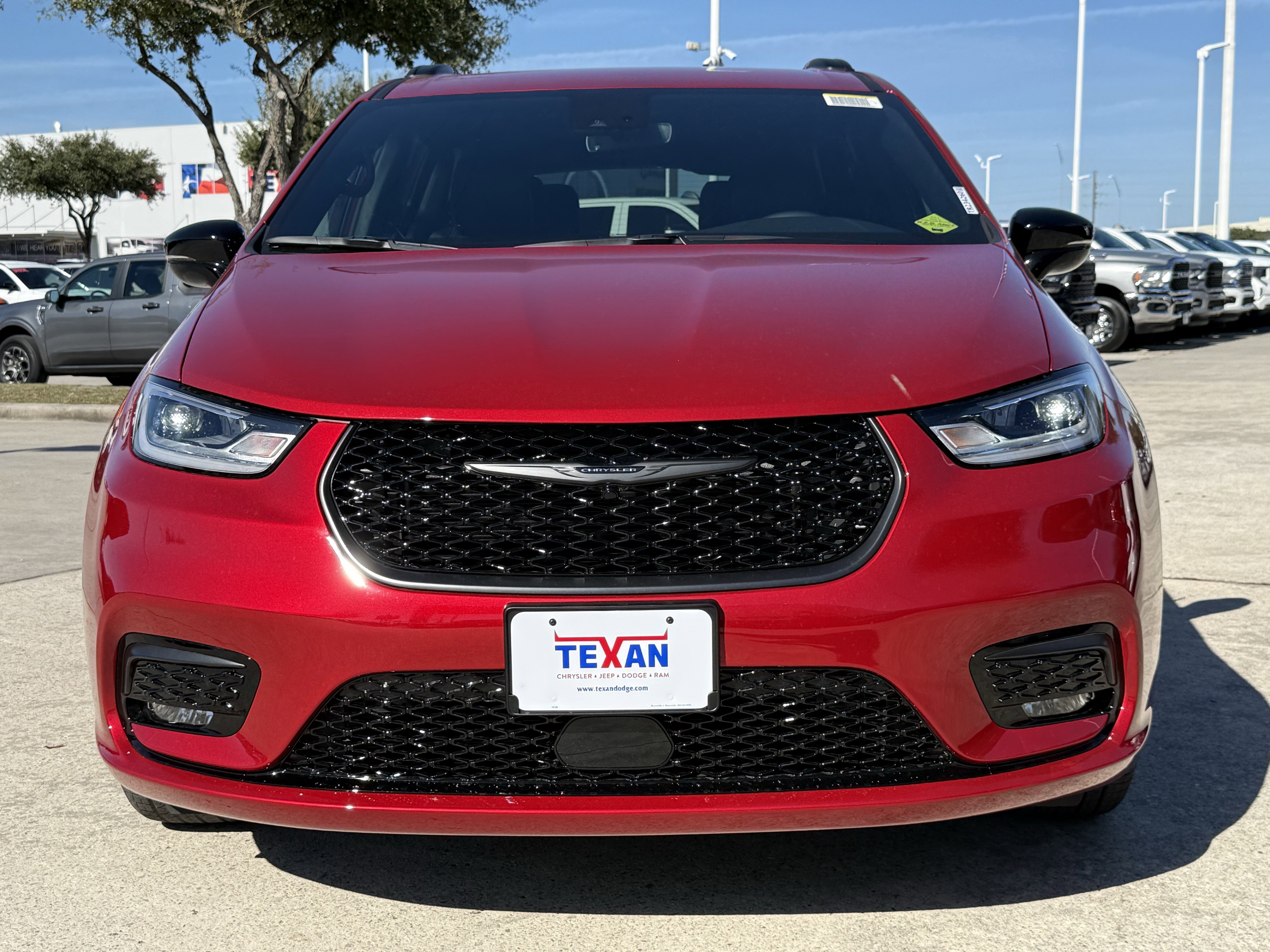 New 2026 Red Hot Pearl-Coat Exterior Paint Chrysler Select image 6