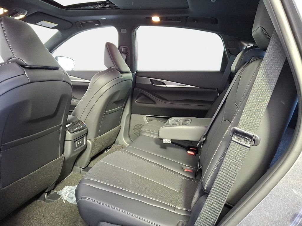New 2027 GRAPHITE SHADOW INFINITI Luxe AWD image 8