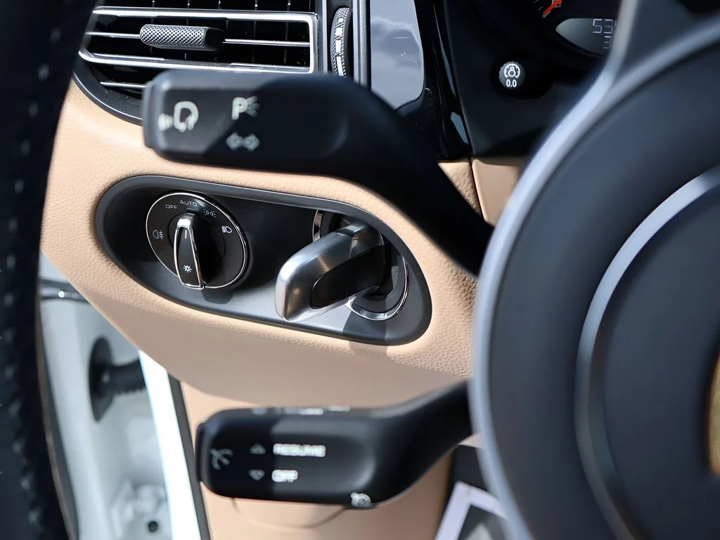 Used 2021 White Porsche  image 31