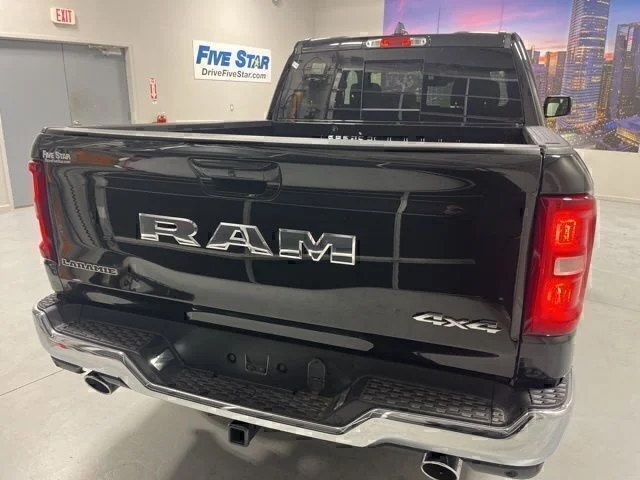 New 2026 Diamond Black Crystal Pearl-Coat Exterior Paint RAM Laramie image 28
