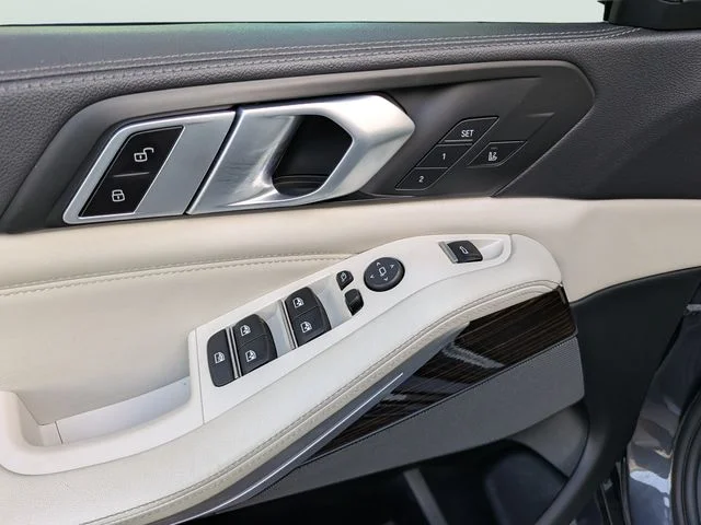 Used 2020 Gray BMW sDrive40i image 18