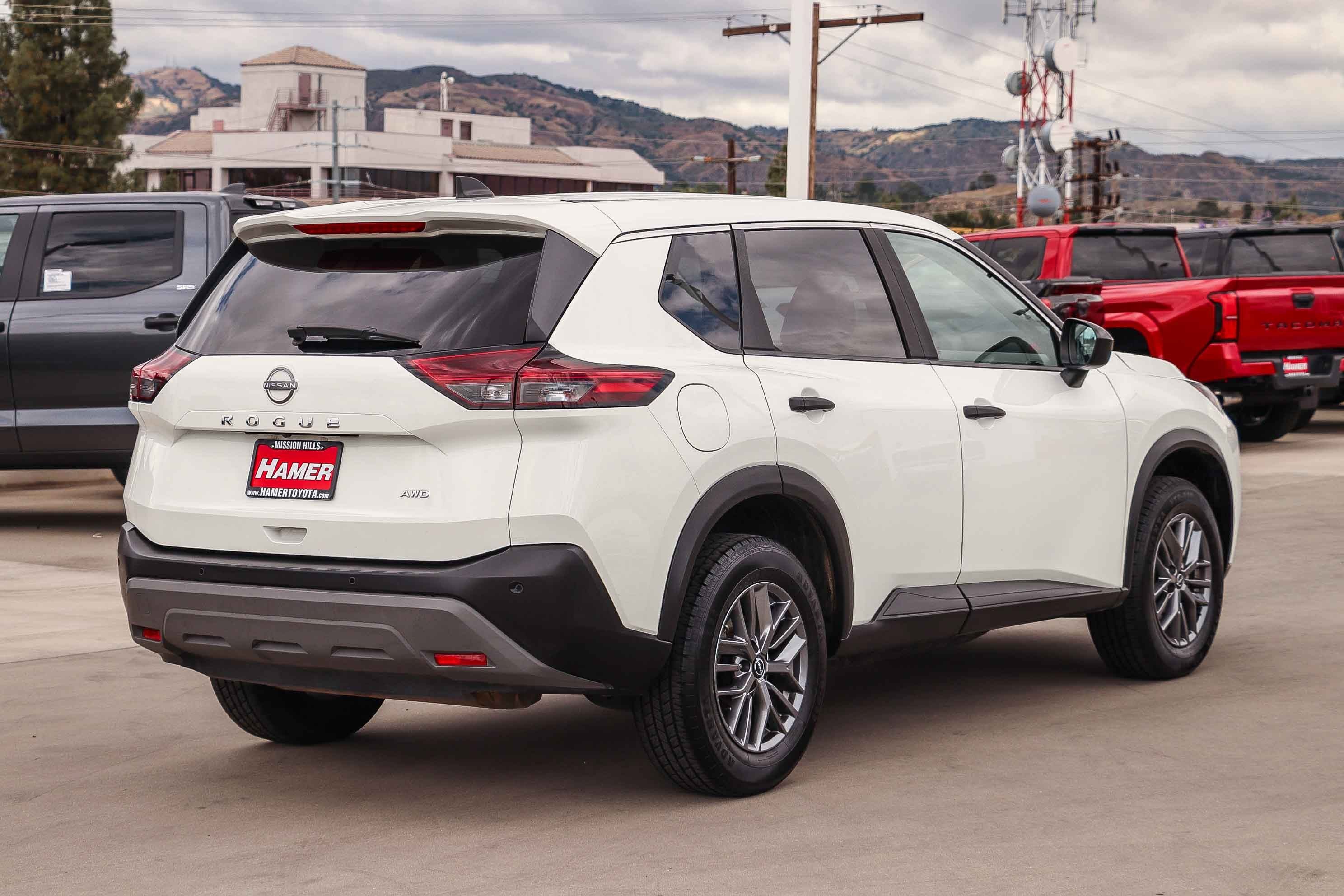 Used 2023 Glacier White Nissan S image 6