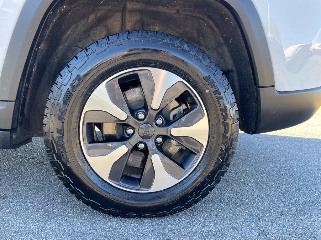 Certified Used 2024 White Jeep 4xe image 10