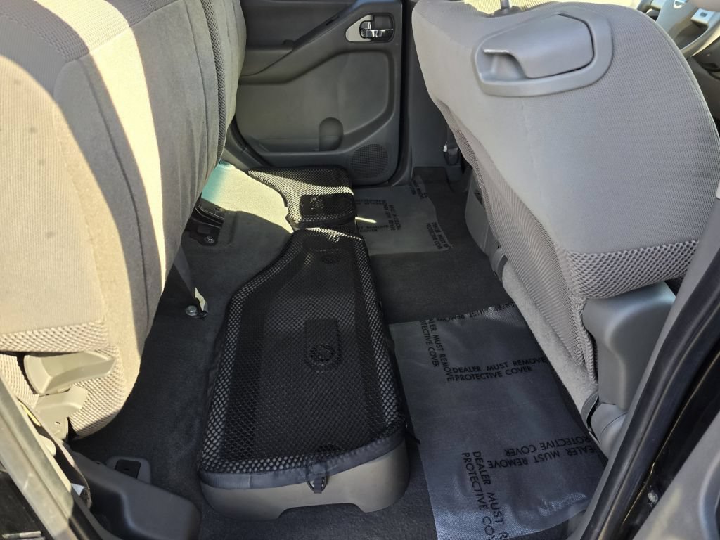 Used 2007 Super Black Nissan SE image 27