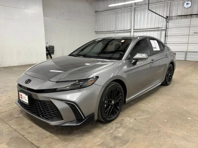 Used 2025  Toyota SE image 3