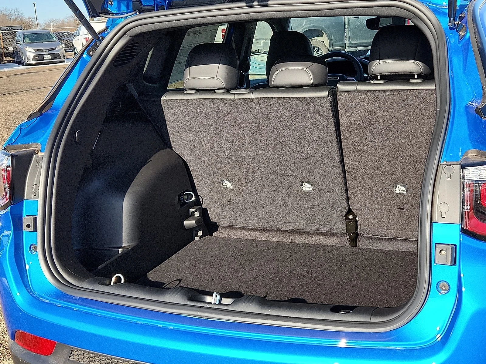 New 2026 Blue Jeep LATITUDE ALTITUDE 4X4 image 9