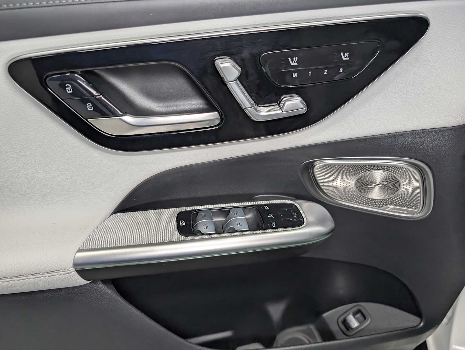 Used 2026 Polar White Mercedes-Benz GLC 300 image 35