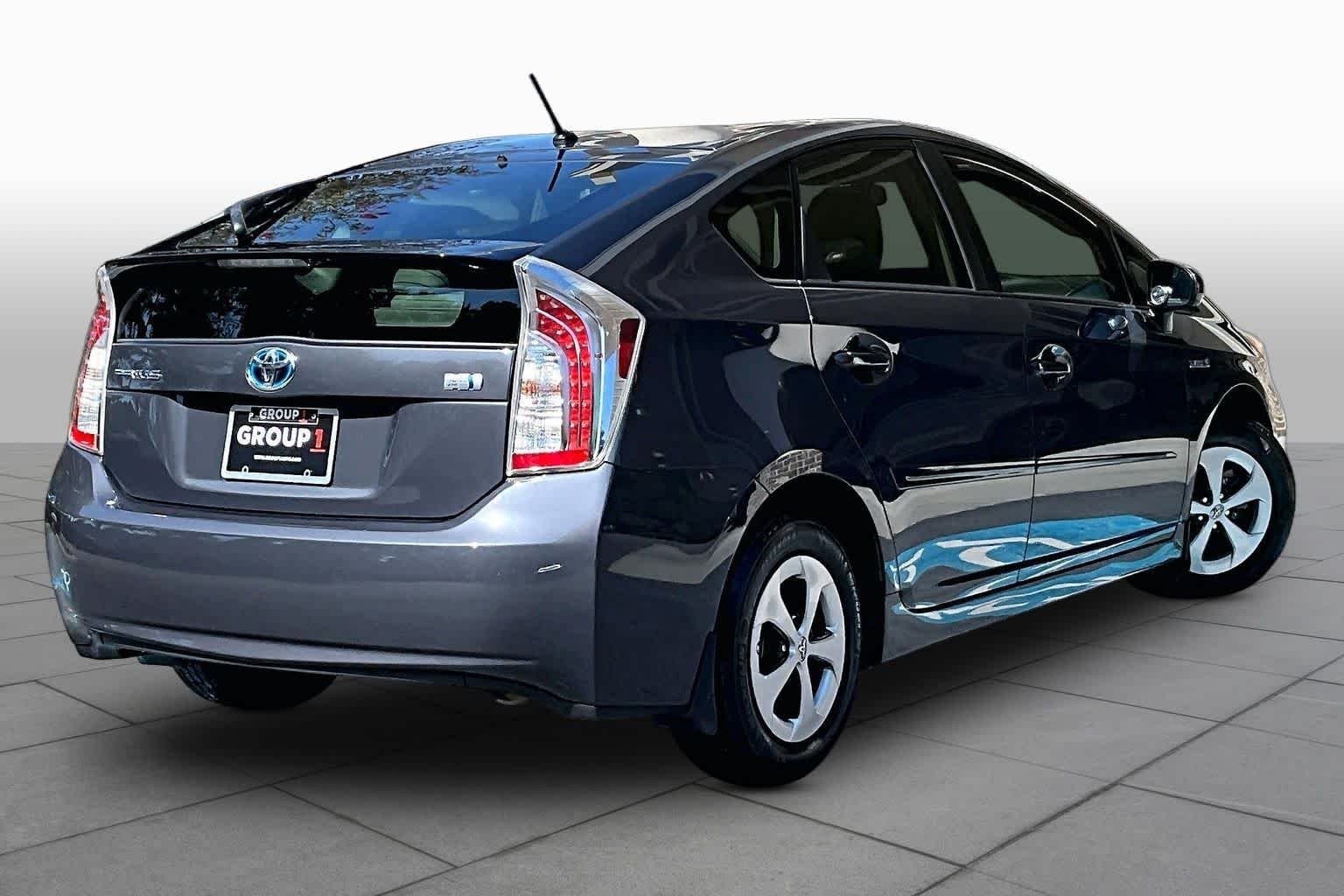 Used 2013 Winter Gray Metallic Toyota Two image 13
