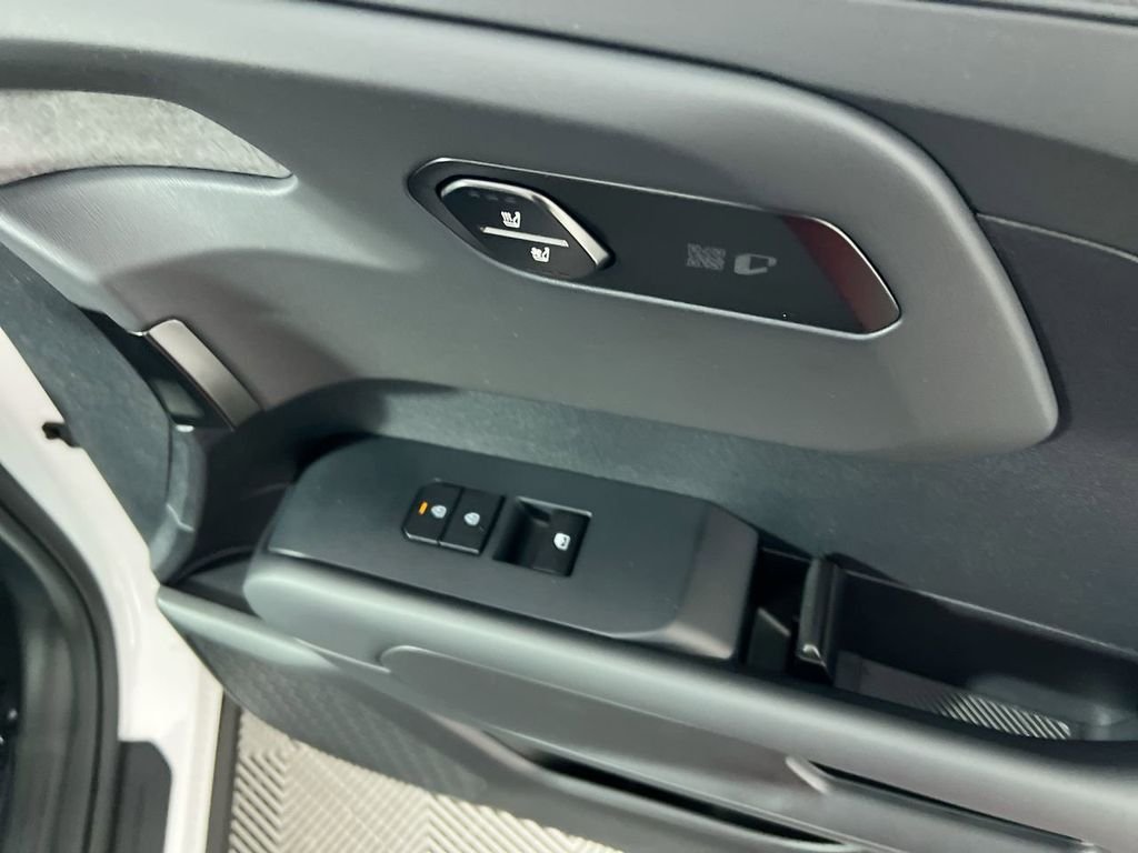 New 2027 Glacial White Pearl Kia X-LINE SX image 29
