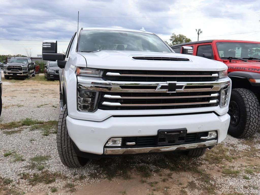 Used 2022 White Chevrolet High Country image 8