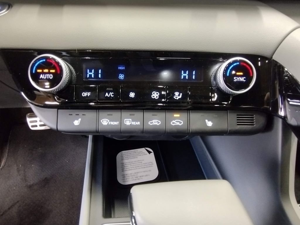 Used 2026 White Hyundai SEL Sport image 29