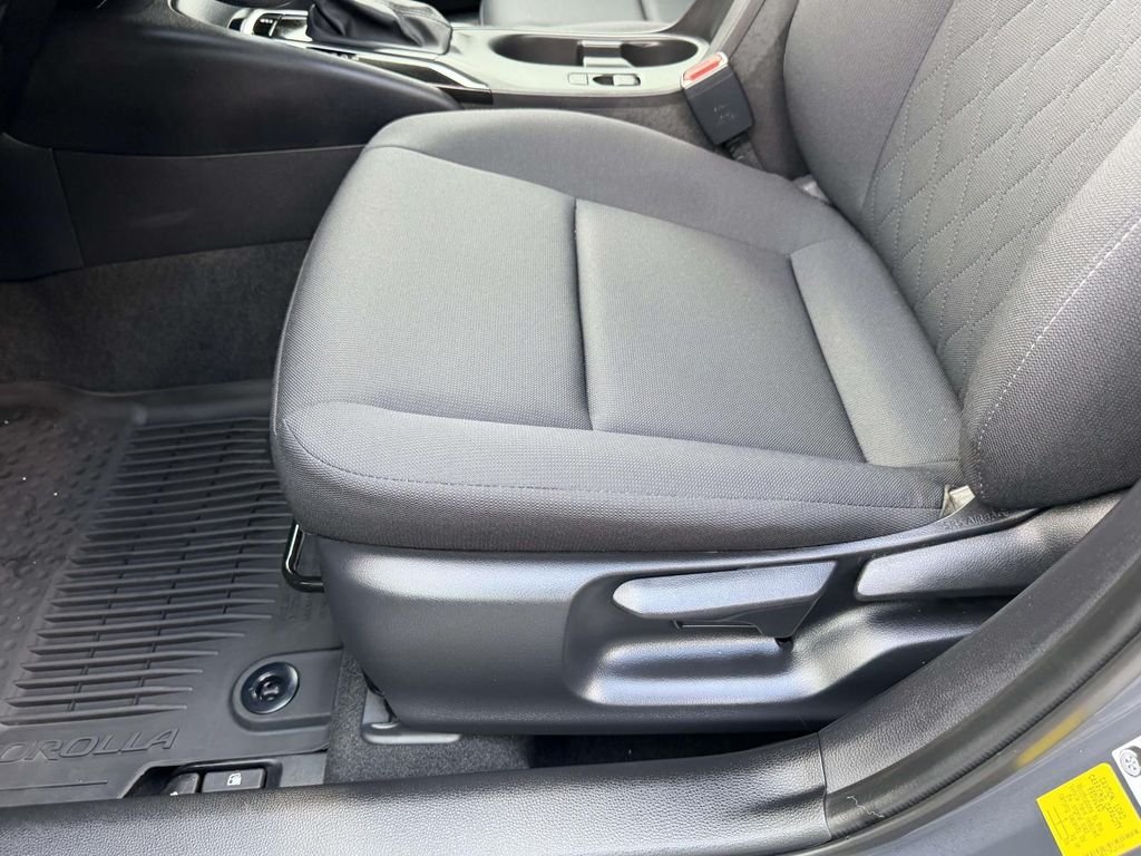 Certified Used 2025  Toyota LE image 18