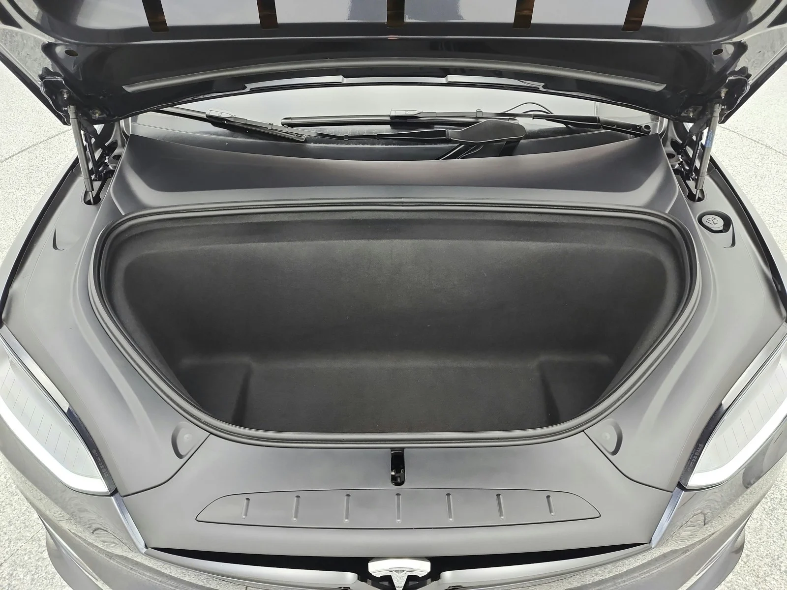 Used 2024 Stealth Grey Tesla AWD image 20