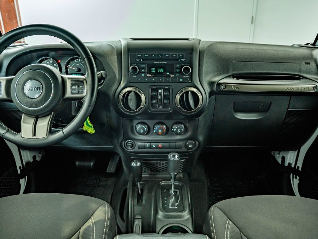 Used 2018 Bright White Clearcoat Jeep Unlimited Sport image 27