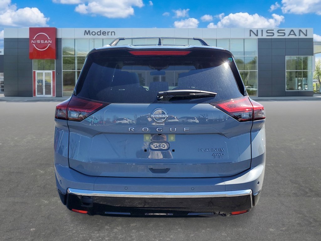 New 2026 Boulder Gray Pearl / Super Black Two-tone Nissan Platinum image 4