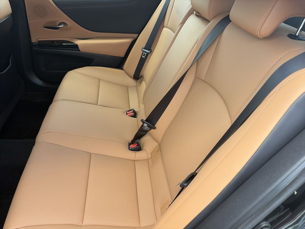 Used 2023 Black Lexus 350 image 31