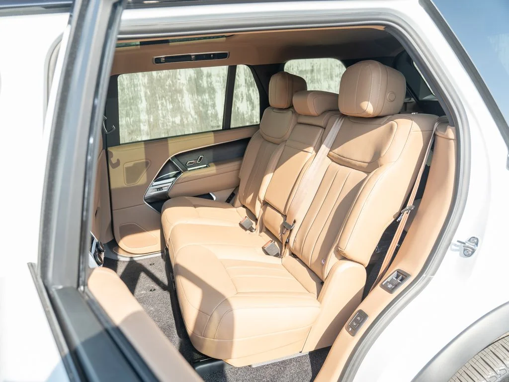 New 2026 Fuji White Land Rover SE image 22