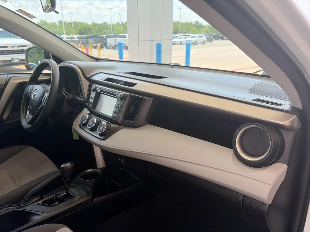 Used 2013 White Toyota LE image 30
