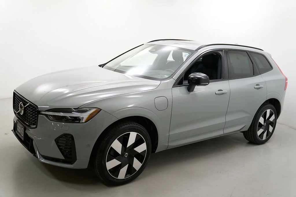 Certified Used 2024 Vapour Grey Volvo Plus image 6
