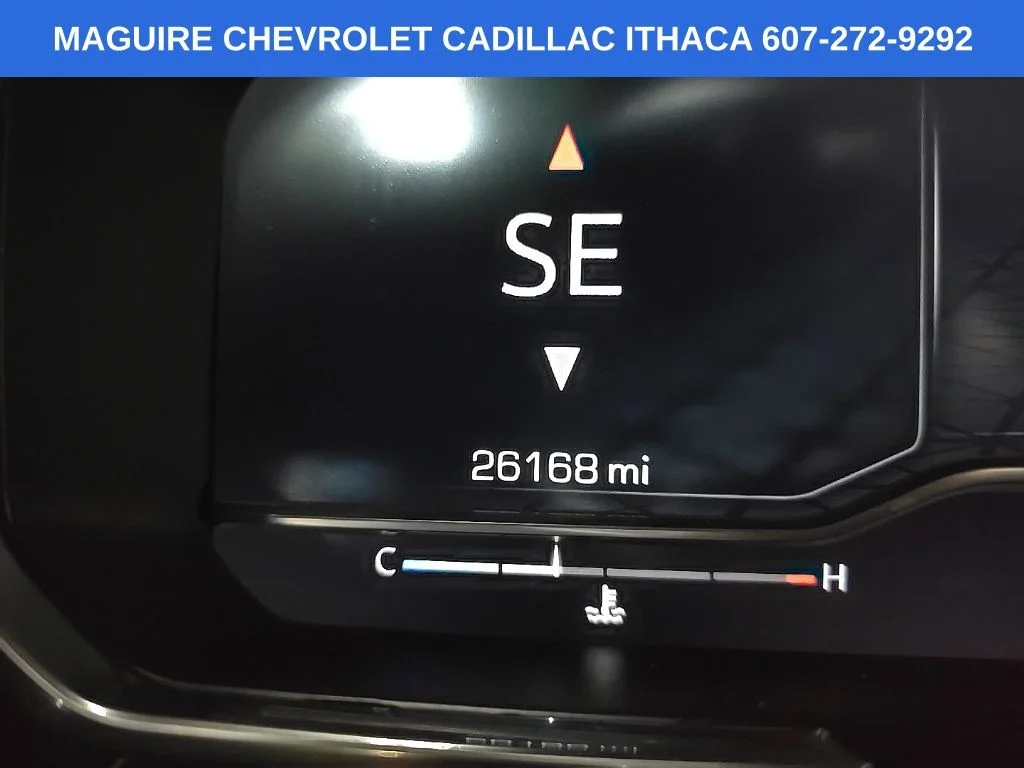 Used 2022 Silver GMC Elevation image 22