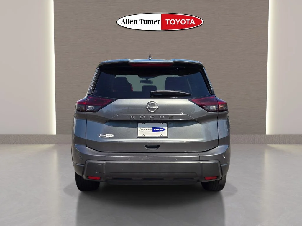 Used 2025 Gray Nissan SV image 7