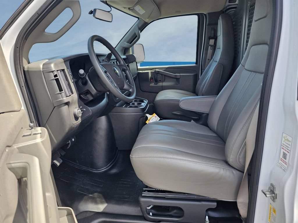 2025 Chevrolet Express Cargo Work Van - Photo 20