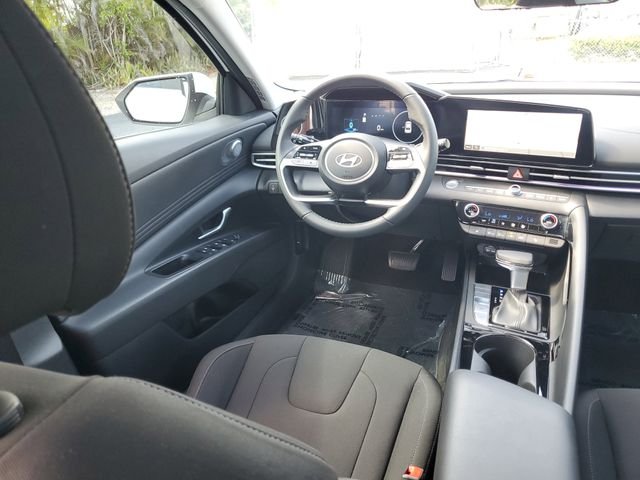 2025 Hyundai Elantra SEL - Photo 22