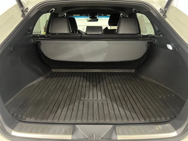 Used 2022 White Toyota XLE image 21