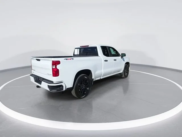 Used 2025 White Chevrolet Custom image 8