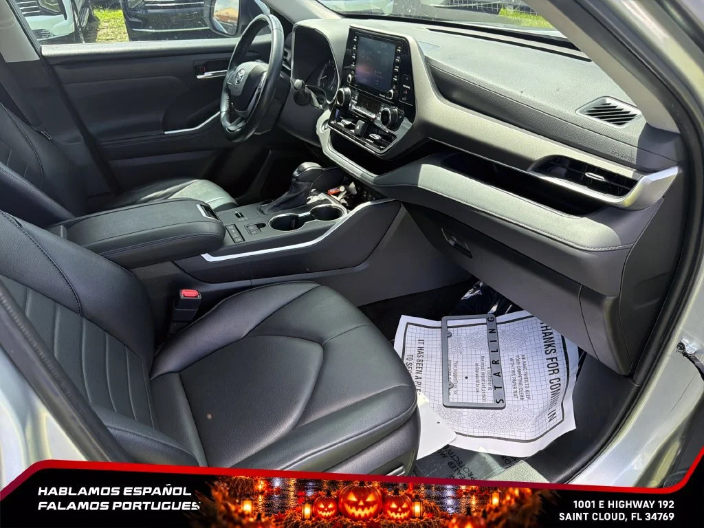 Used 2022 Silver Toyota XLE image 38