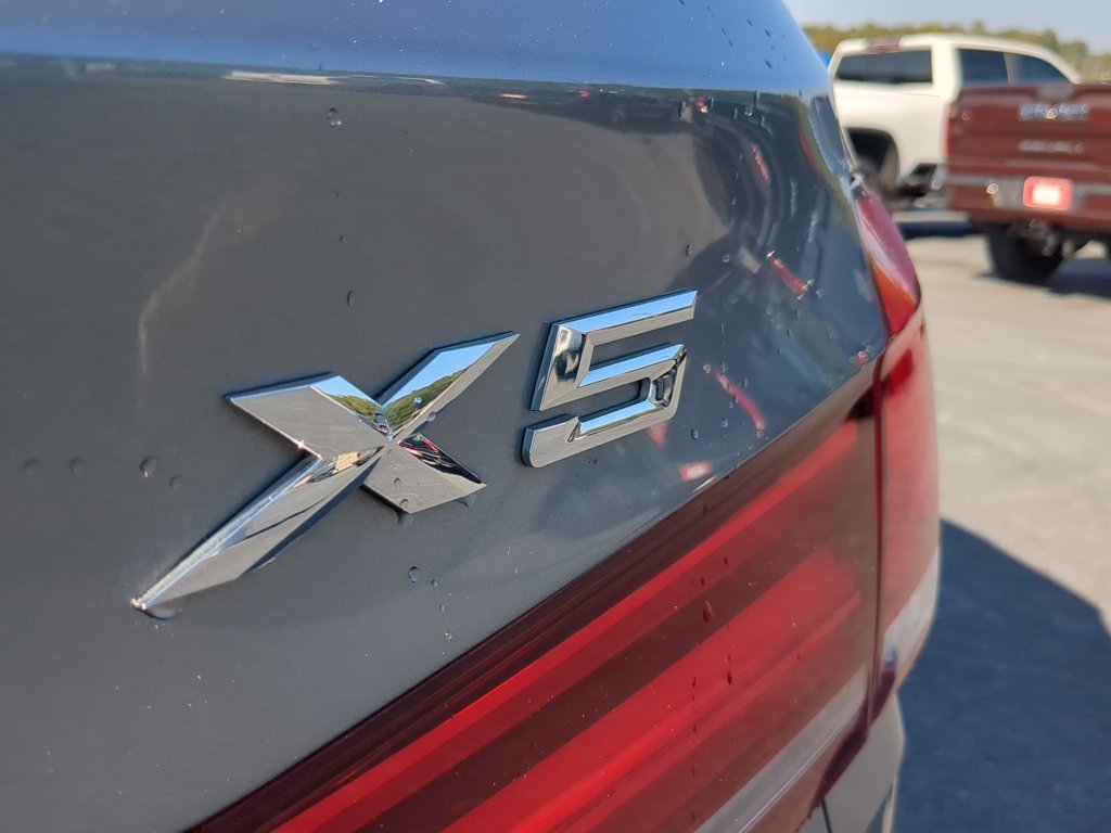 Used 2018 Silver BMW xDrive50i image 31