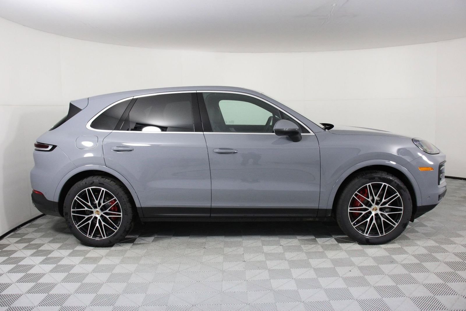 2026 Porsche Cayenne S - Photo 8