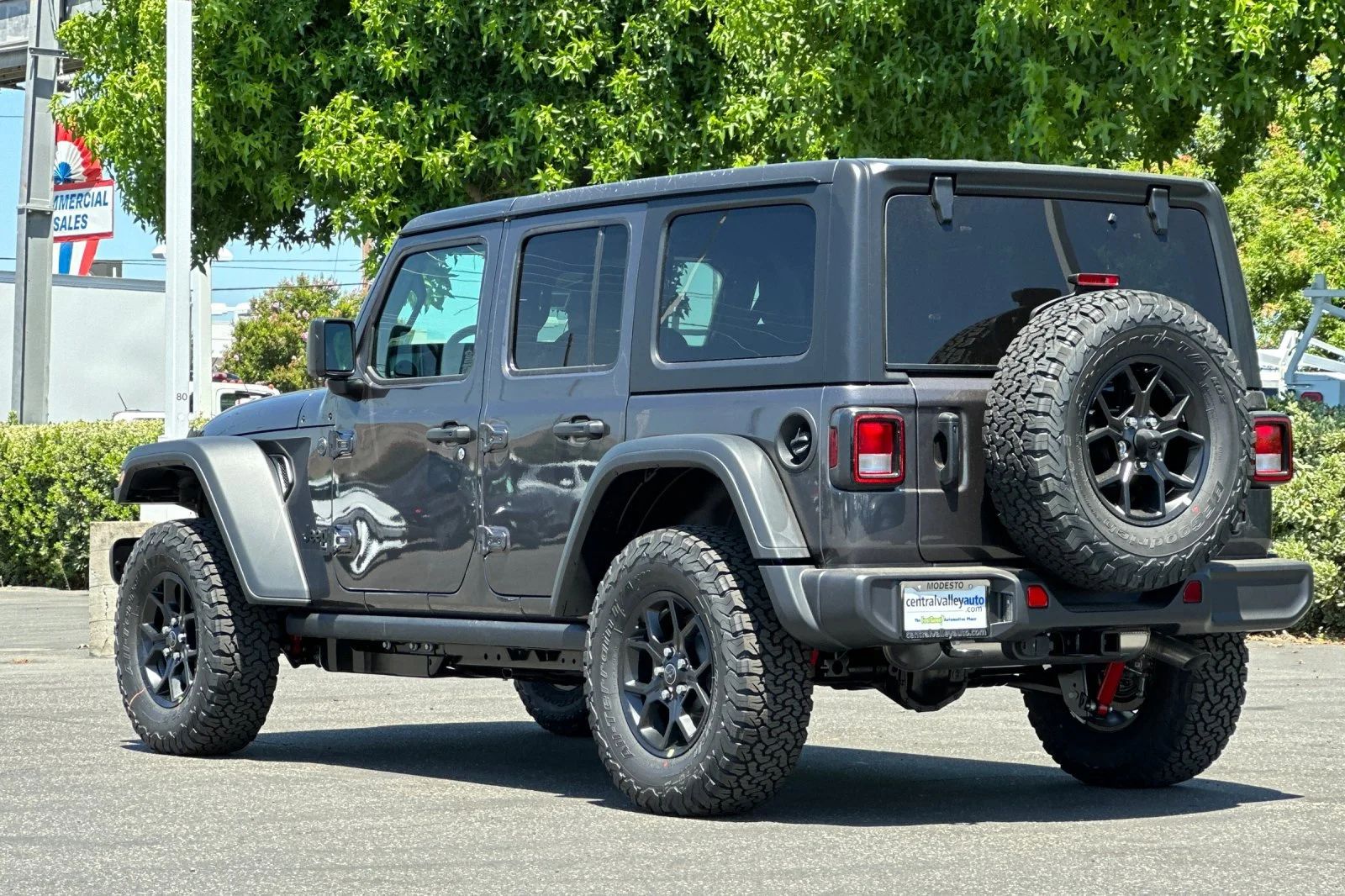 New 2026 Granite Crystal Metallic Clear-Coat Exterior Paint Jeep Willys image 6