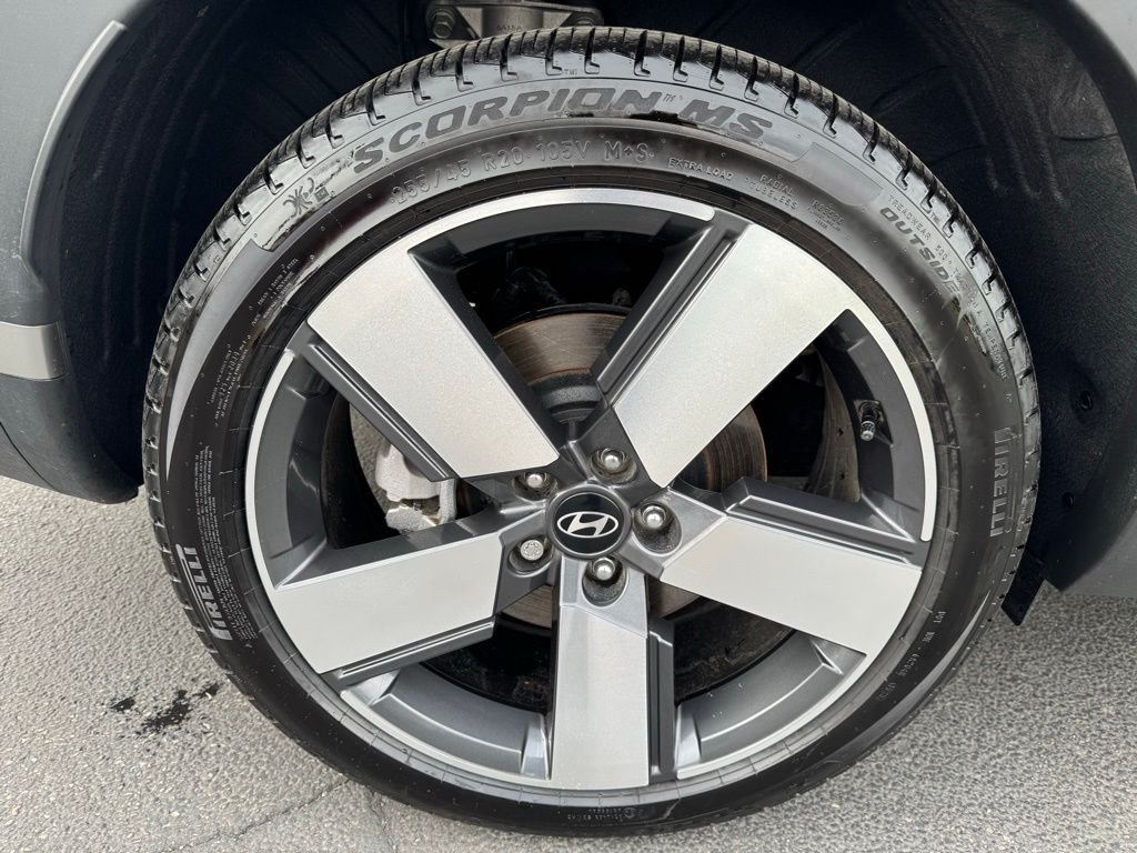 New 2025 Gray Hyundai Limited AWD image 9