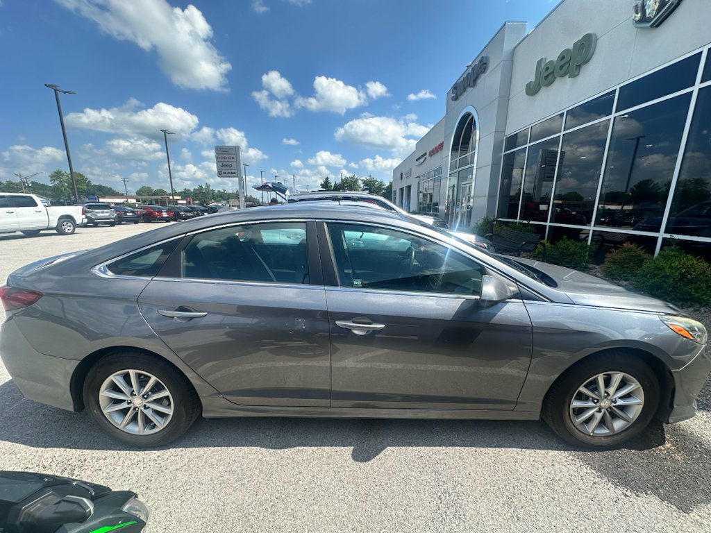 Used 2019 Machine Gray Hyundai SE image 6
