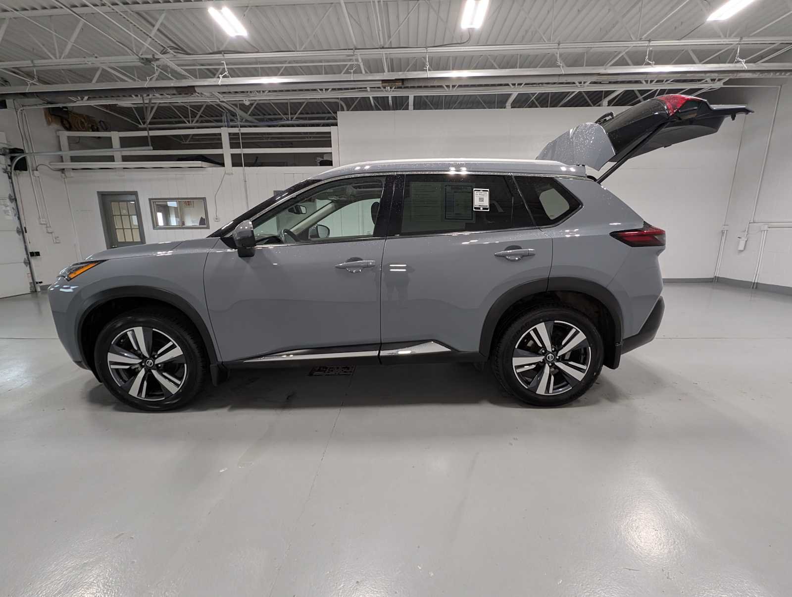Used 2021 BOULDER GRAY PE Nissan SL image 12