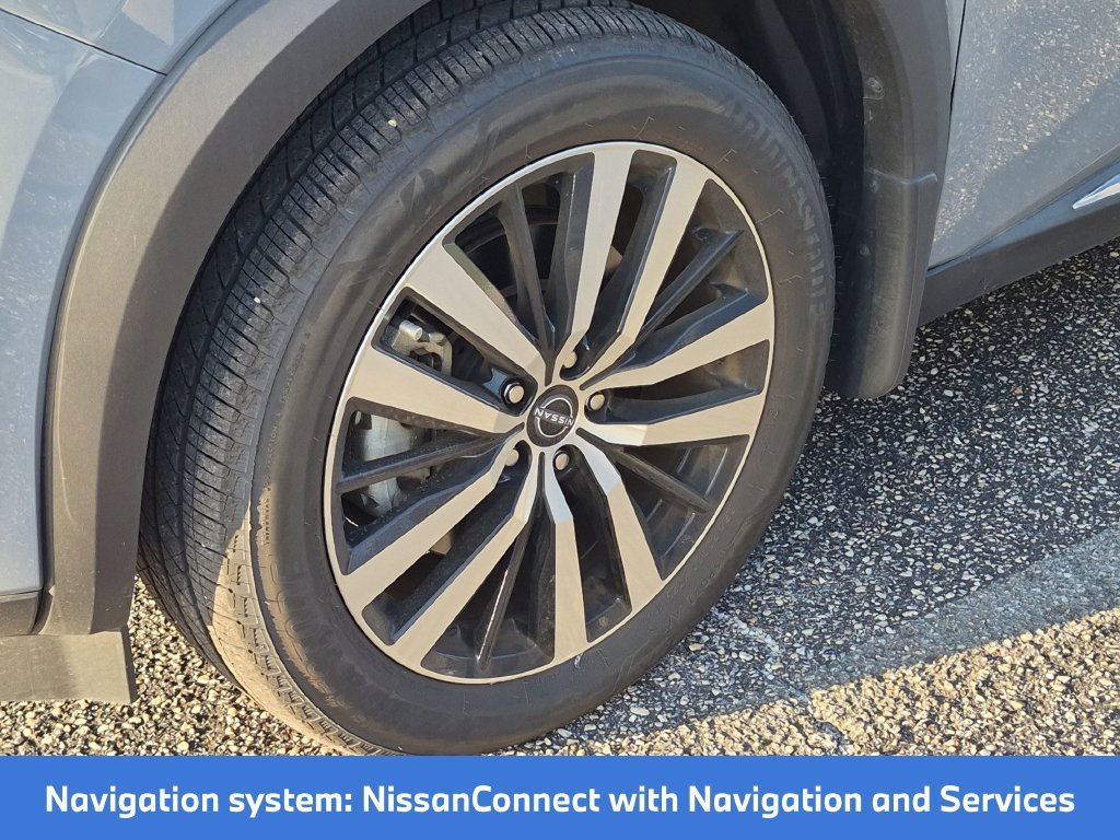 Used 2025 Gray Nissan Platinum image 9