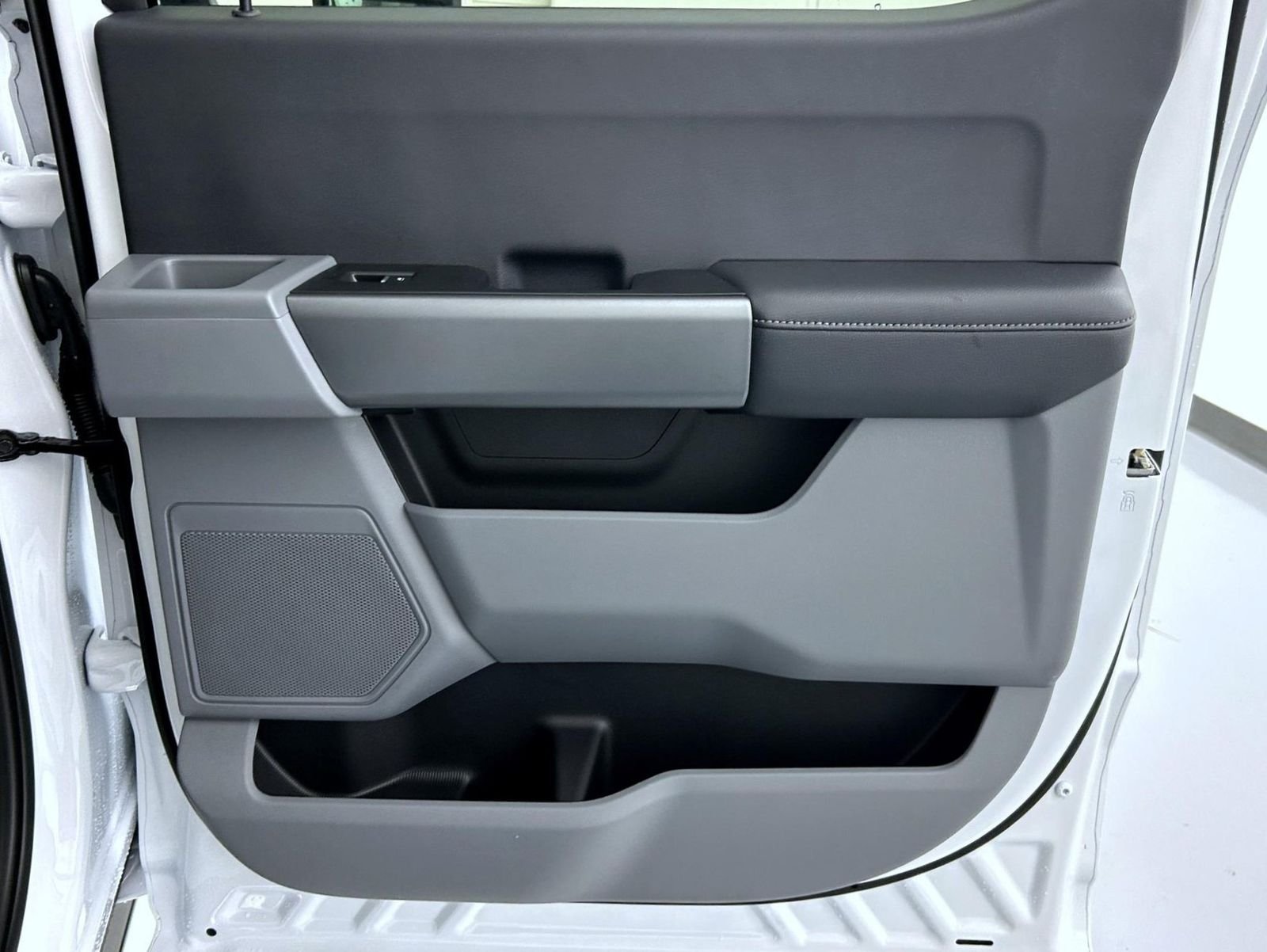New 2026 Oxford White Ford XLT image 17