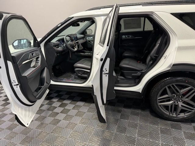 New 2026 Star White Metallic Tri-Coat Ford ST image 13