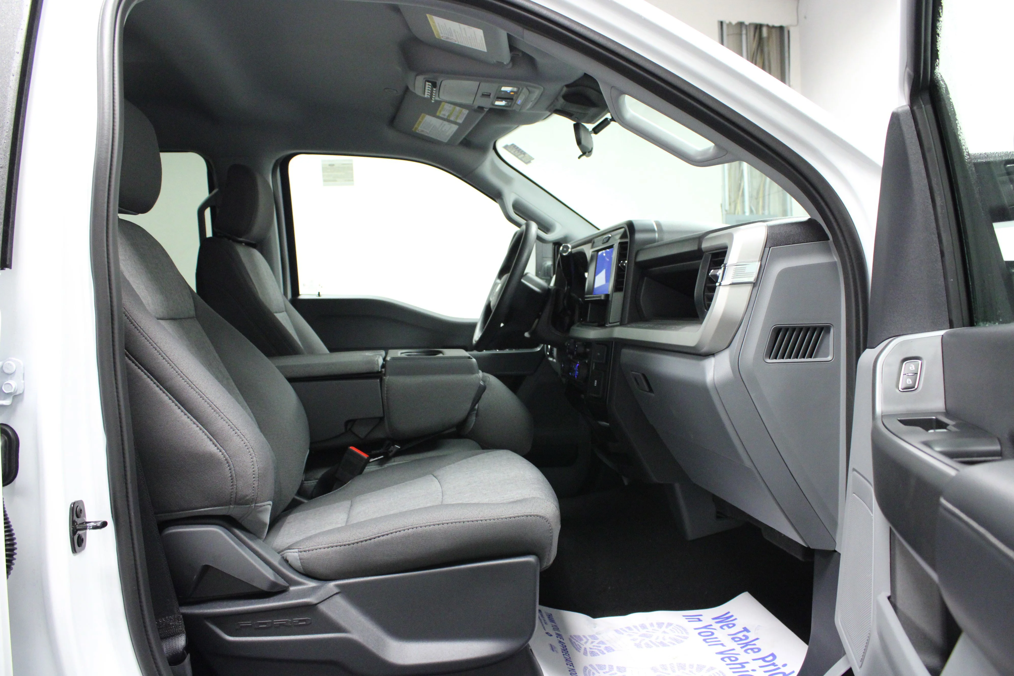 New 2026 Oxford White Ford F-250® XL image 15