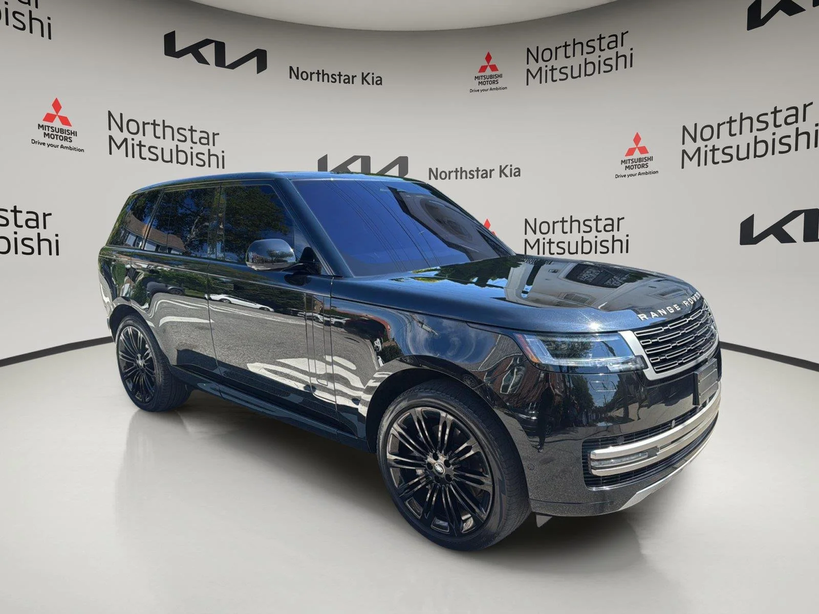 Used 2023 Santorini Black Metallic Land Rover SE image 7