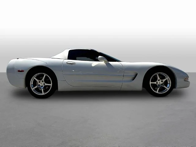 Used 2002 White Chevrolet Base image 9