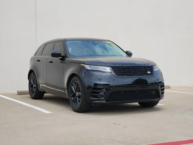 Used 2025 Black Land Rover Dynamic SE image 3
