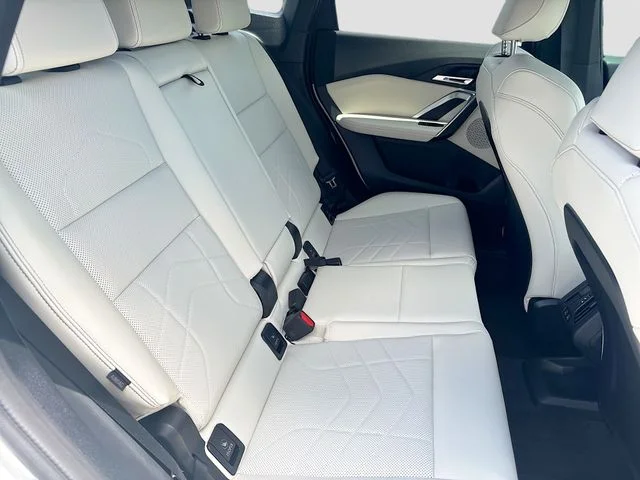 Used 2026 White BMW xDrive28i image 27