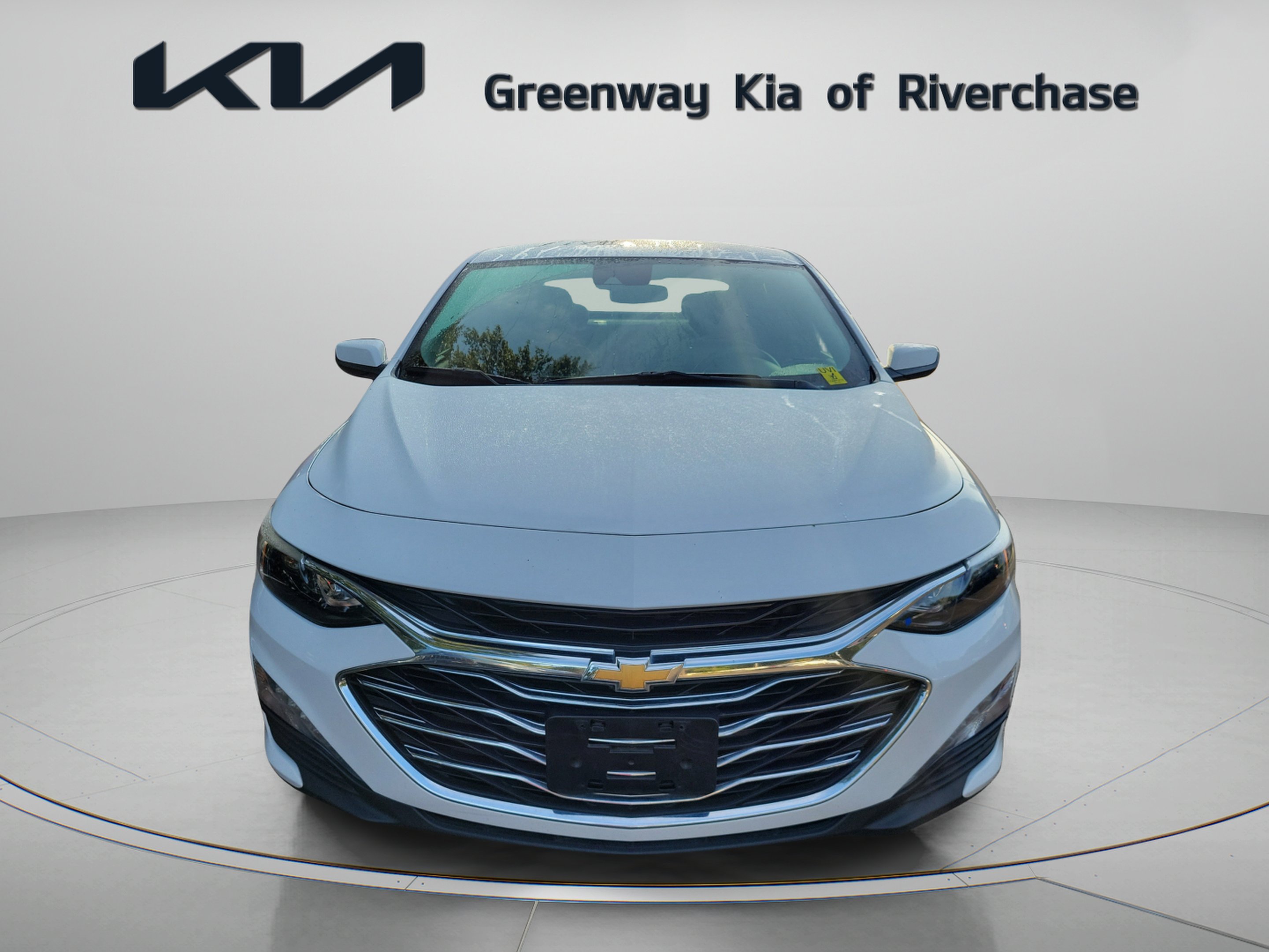Used 2024 Summit White Chevrolet LT image 2
